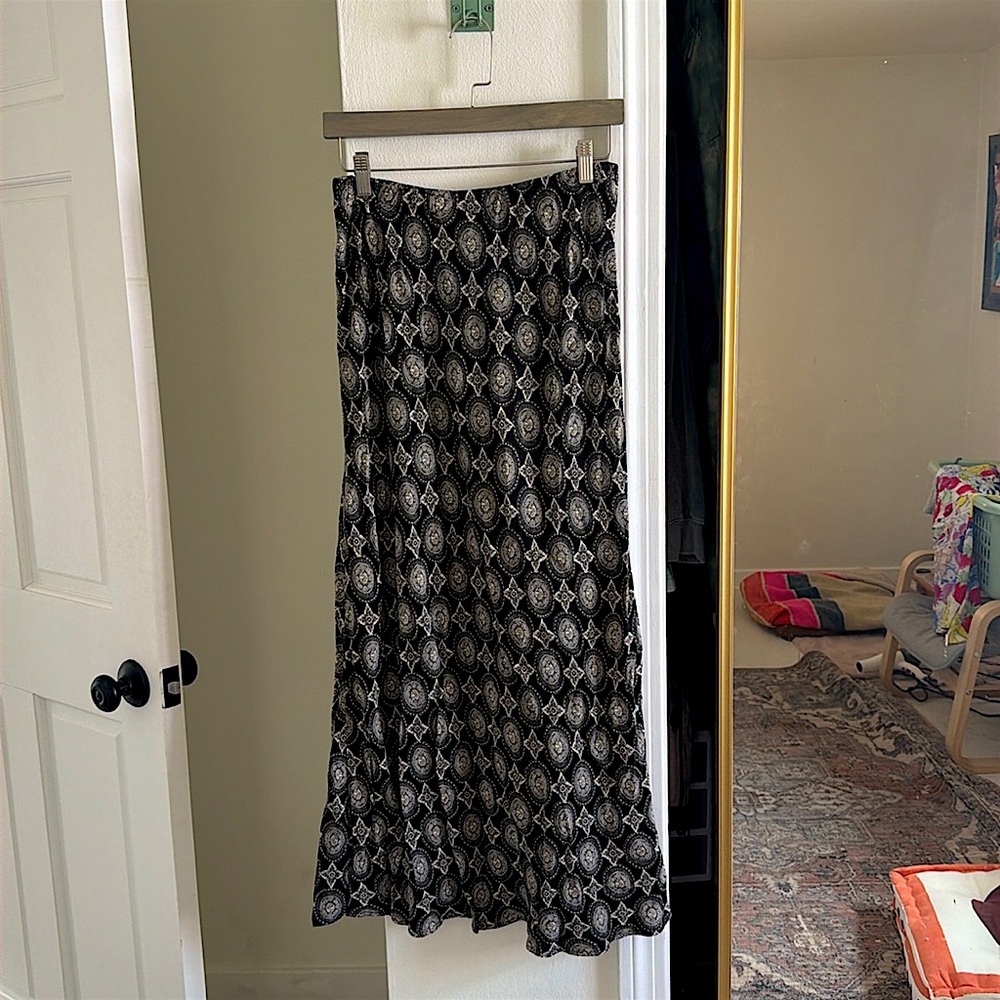 THE VINTAGE TWIN ⚡️ Vintage Black and White Patterned Skirt